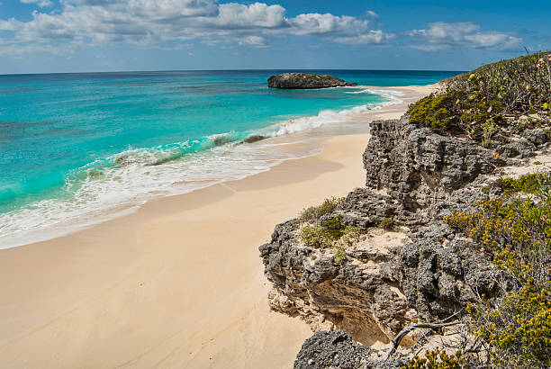 cat island küste - cat island bahamas stock-fotos und bilder