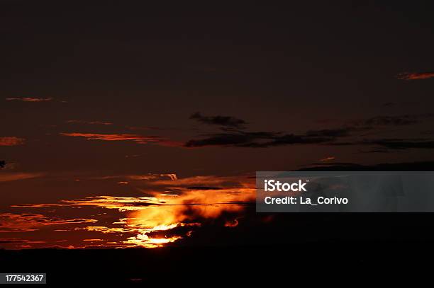 Foto de Nublado Céu Antes Da Tempestade e mais fotos de stock de Abstrato - Abstrato, Acender, Acidentes e desastres