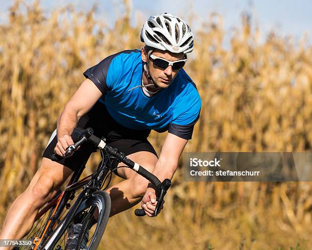 Ciclista - Fotografie stock e altre immagini di Adulto - Adulto, Allenamento, Ambientazione esterna