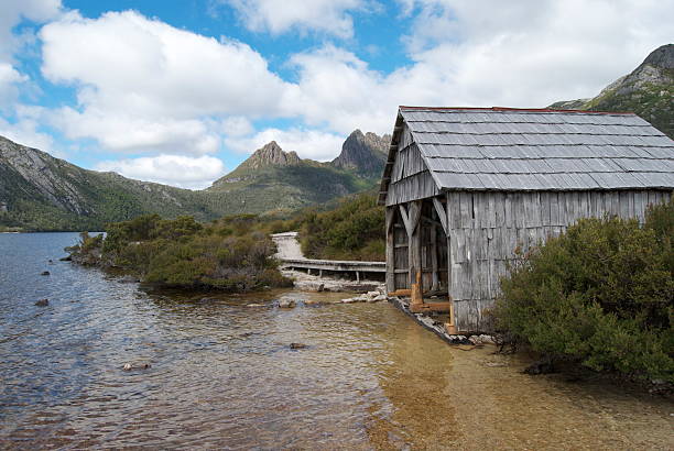 istock Cradle Mountain and Boat Shed 177545025