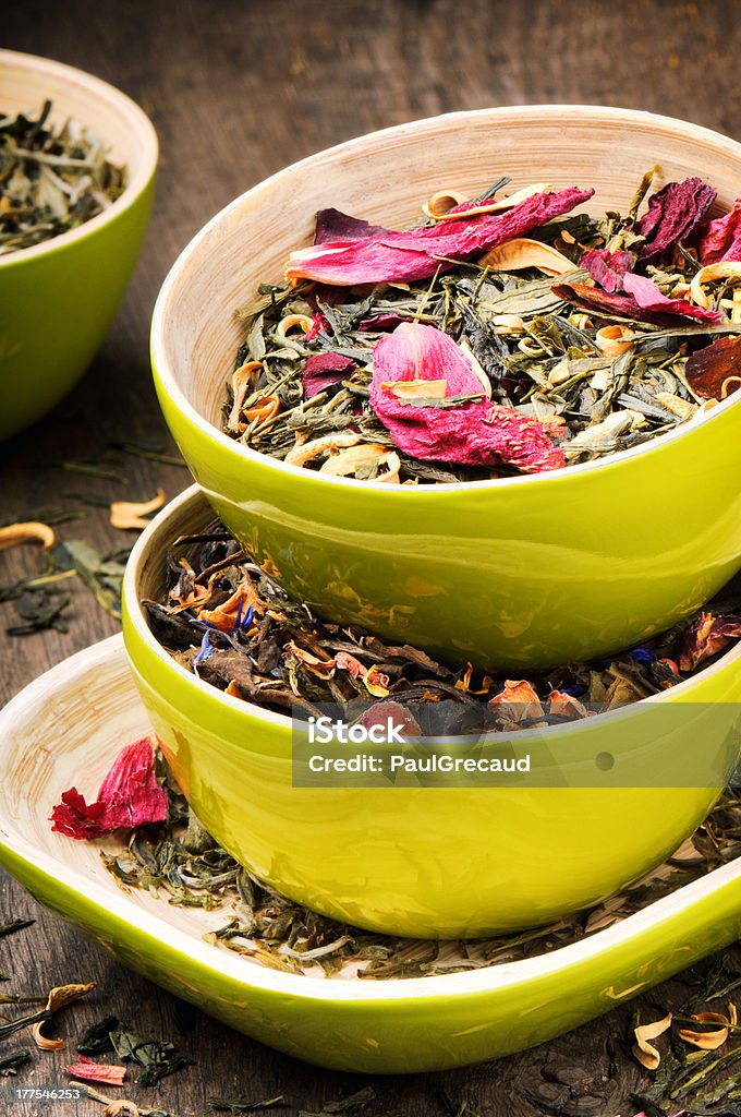 Сочетание сухой зеленый и цветочные чай - Стоковые фото Азиатская культура роялти-фри