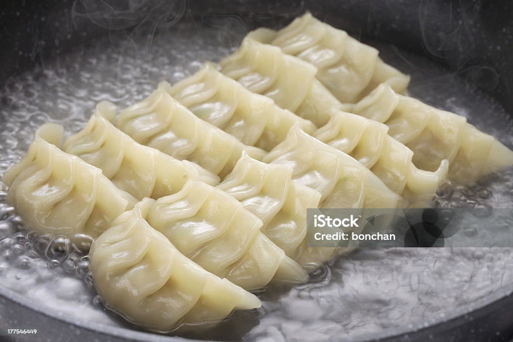 Cozinhar gyoza dumplings, - Royalty-free A Vapor Foto de stock