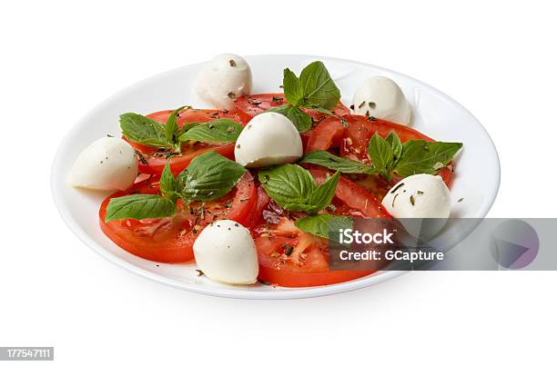 Sałatka Caprese Na Tarczy - zdjęcia stockowe i więcej obrazów Antipasto - Antipasto, Bazylia, Bez ludzi