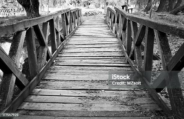 Die Broken Holzbrücke Stockfoto und mehr Bilder von Abstrakt - Abstrakt, Architektur, Europa - Kontinent