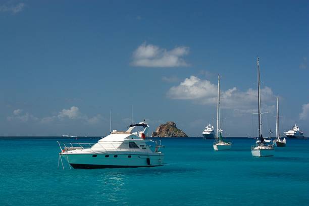 istock Clear water, island, yachts and boats 177548354