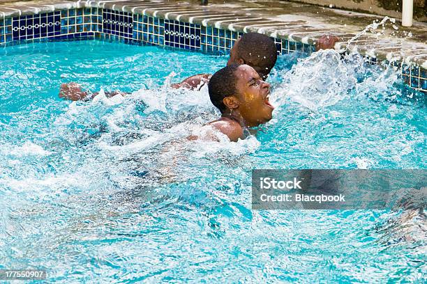 Segundo Lugar Acabado Foto de stock y más banco de imágenes de Chicos adolescentes - Chicos adolescentes, Piscina, Natación