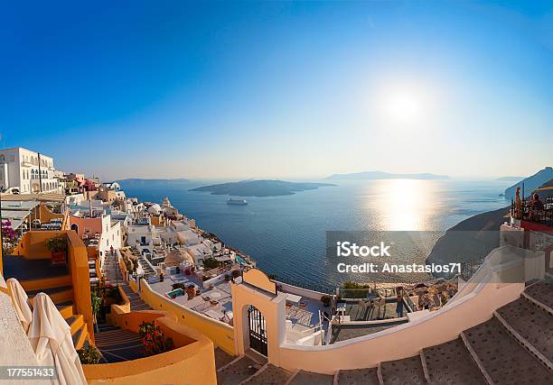 Isola Di Santorini Grecia - Fotografie stock e altre immagini di Architettura - Architettura, Bellezza, Bianco