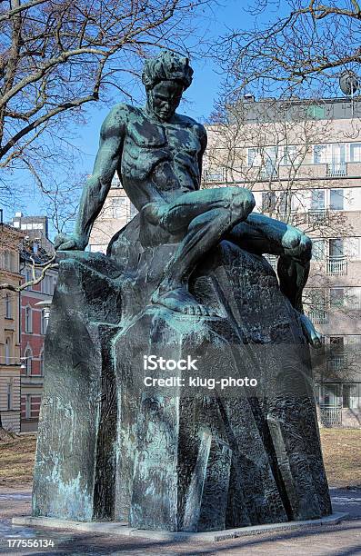 Foto de August Strindberg Monumento Em Estocolmo Suécia e mais fotos de stock de August Strindberg - August Strindberg, Azul, Bronze - Liga