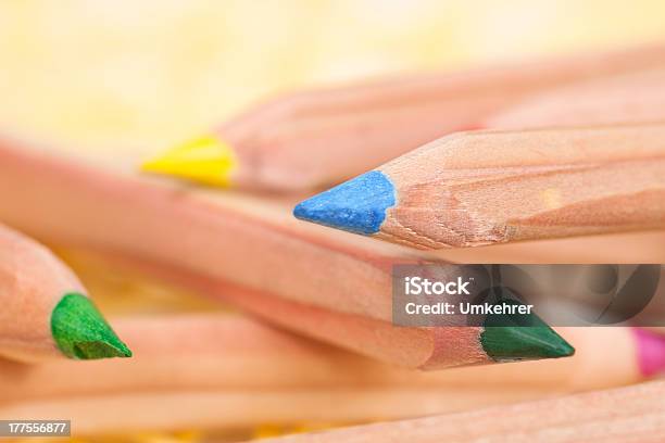 Kolorowe Ołówki - zdjęcia stockowe i więcej obrazów Abstrakcja - Abstrakcja, Artysta, Biały