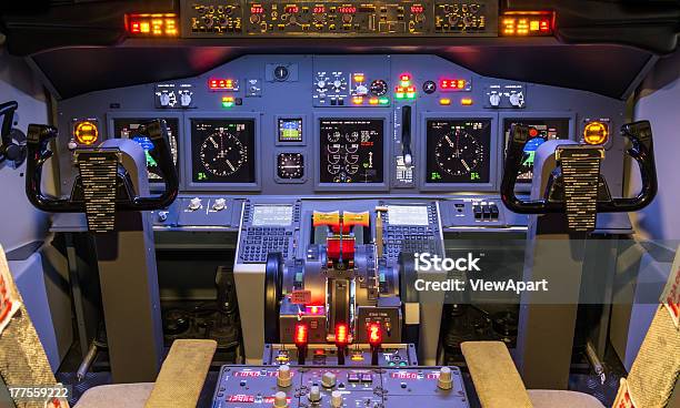 Cockpit Eines Hausgemachten Flugsimulatorboeing 737800 Stockfoto und mehr Bilder von Flugsimulator