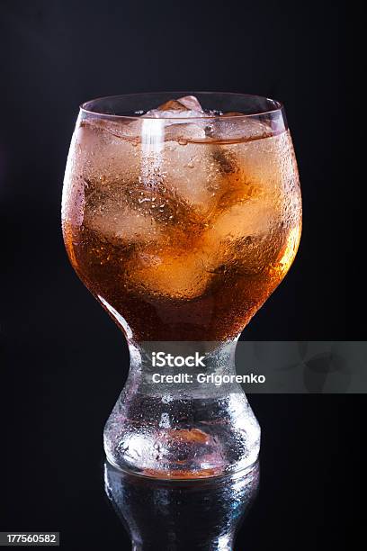 Whisky Foto de stock y más banco de imágenes de Ordenado - Ordenado, Whisky, Alimento