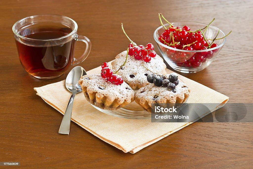 Пирожные с currants - Стоковые фото Белый роялти-фри