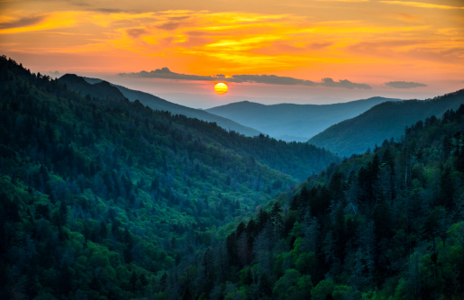 Gatlinburg Tennessee, el parque nacional de las Montañas Great Smoky pintoresco paisaje de la puesta del sol photo