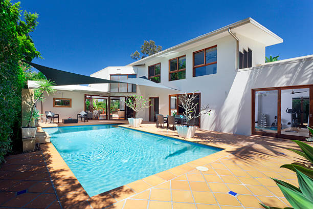 garten mit swimmingpool - house australia residential structure contemporary stock-fotos und bilder