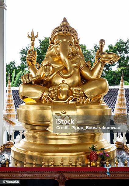 Золотой Ганеша Статуя — стоковые фотографии и другие картинки Азиатская культура - Азиатская культура, Азиатского и индийского происхождения, Азия