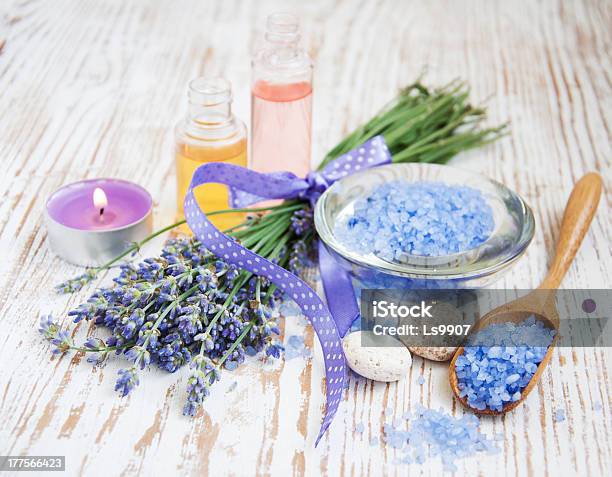 Wellnessprodukten Stockfoto und mehr Bilder von Aromatherapie - Aromatherapie, Badezimmer, Bathroom