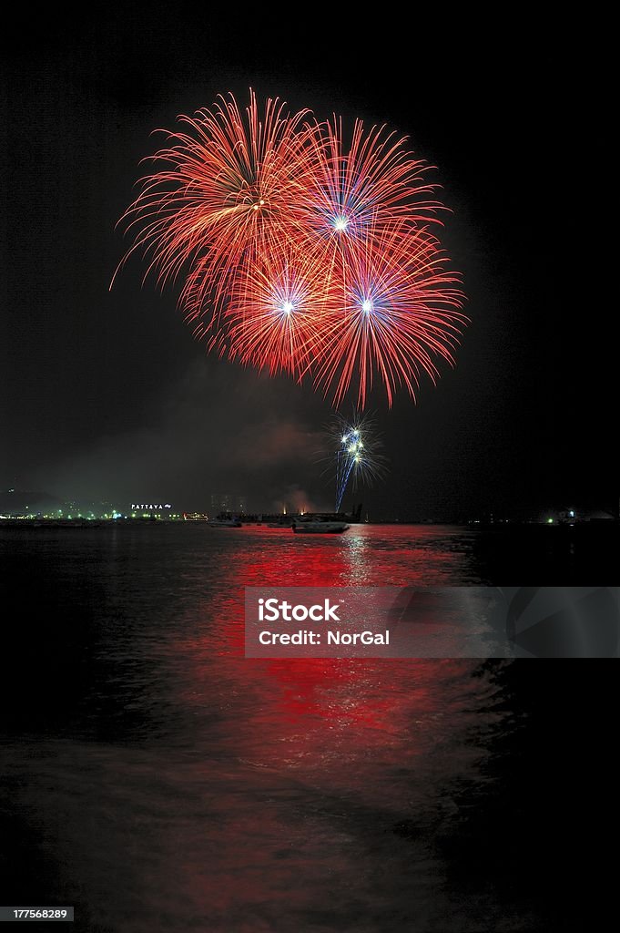 fuoco artificiale - Foto stock royalty-free di Accendere (col fuoco)