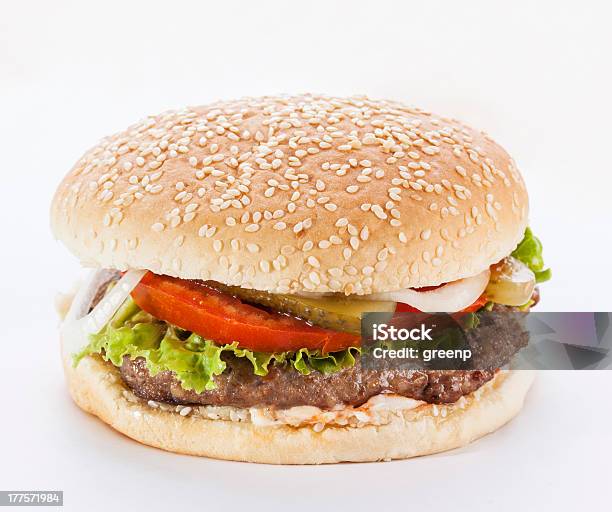 Hamburguesa Sobre Fondo Blanco Foto de stock y más banco de imágenes de Alimento - Alimento, Carne, Carne de vaca