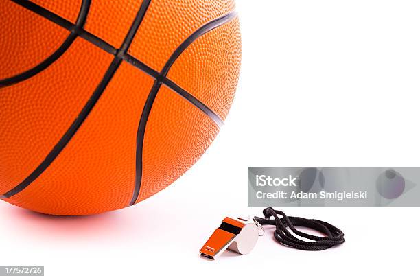 Basquetebol Com Apito - Fotografias de stock e mais imagens de Apito - Objeto manufaturado - Apito - Objeto manufaturado, Atividade Recreativa, Basquetebol