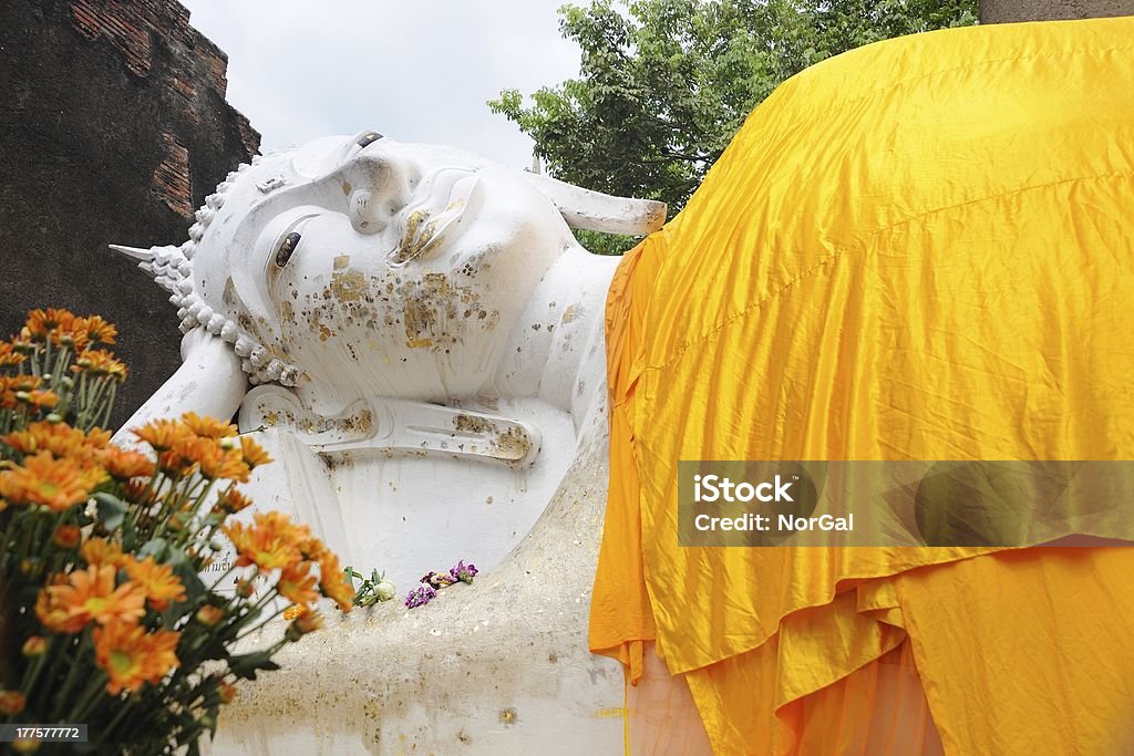 La statua del Buddha sdraiato immagine, Wat Yai Chaimongkol - Foto stock royalty-free di Adagiarsi