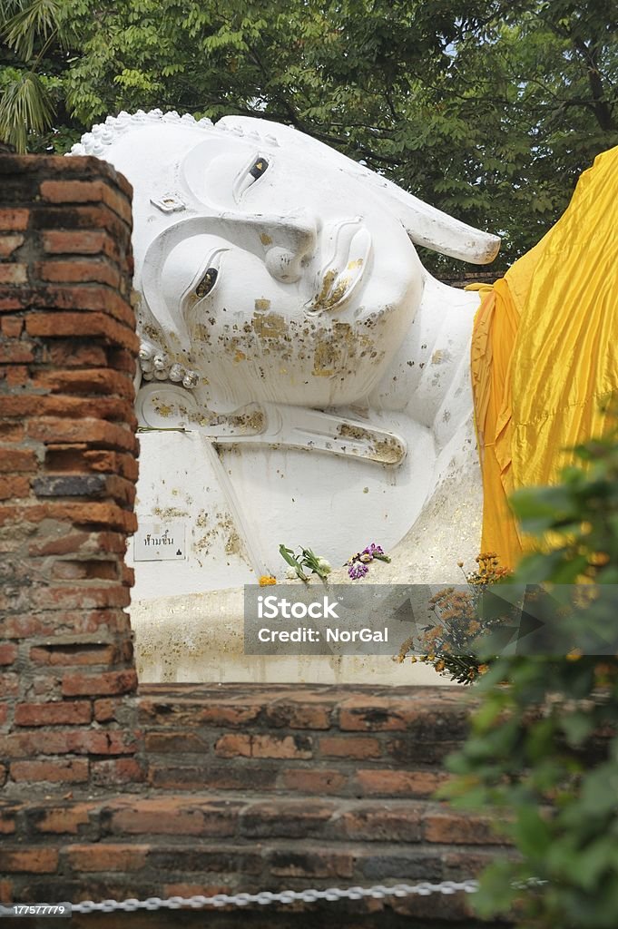 La statua del Buddha sdraiato immagine, Wat Yai Chaimongkol - Foto stock royalty-free di Adagiarsi