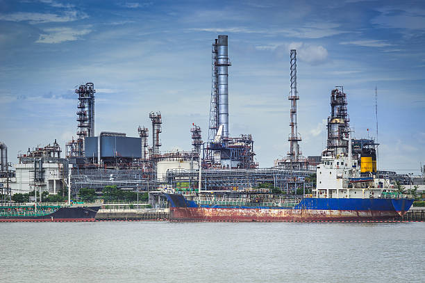 istock Oil refinery factory 177578365