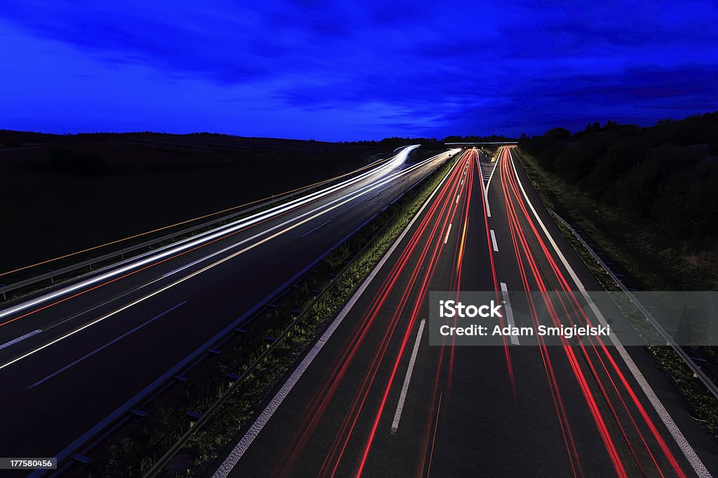 Auf der Straße - Lizenzfrei Abenddämmerung Stock-Foto