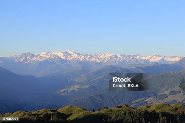 Panoramablick Auf Die Berge Der Alpen Bei Sonnenaufgang Stockfoto und mehr Bilder von Alpen