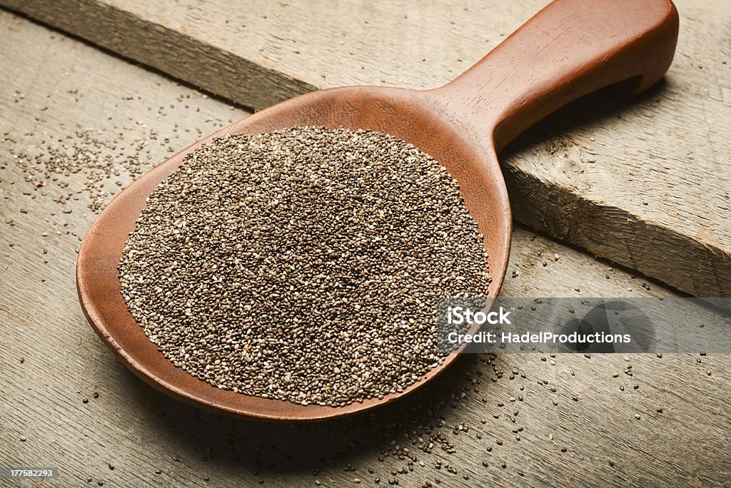 Oscuro semillas de Chia orgánicos - Foto de stock de Alimento libre de derechos