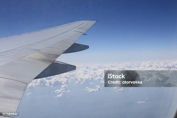 Выше Облака — стоковые фотографии и другие картинки Авиакосмическая промышленность - Авиакосмическая промышленность, Авиационное крыло, Без людей