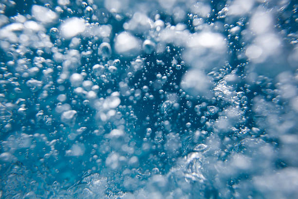 istock Air bubbles in clear blue water 177584927