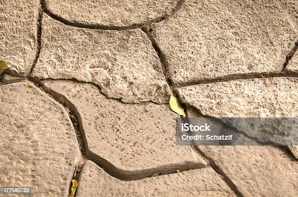 Roto Patrón De Piedra Foto de stock y más banco de imágenes de Abandonado - Abandonado, Agrietado, Anticuado