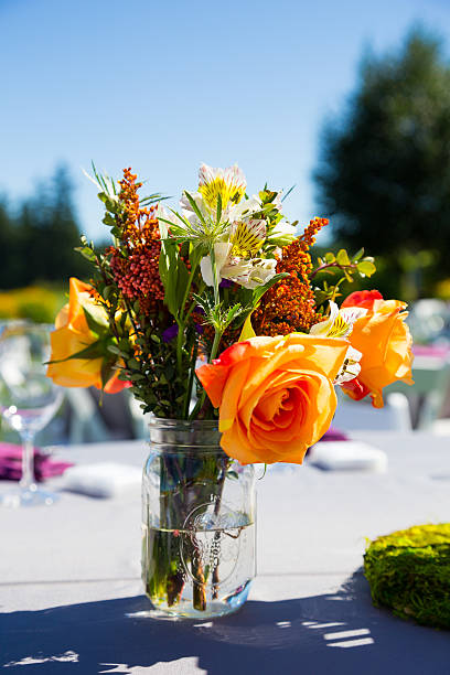 tabella dettagli del ricevimento di nozze - wedding centerpiece foto e immagini stock