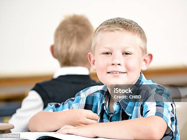 Lächeln Schulkindnur Jungen Stockfoto und mehr Bilder von 8-9 Jahre - 8-9 Jahre, Buch, Europäischer Abstammung