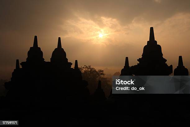 Sunrise De Borobudur Foto de stock y más banco de imágenes de Aire libre - Aire libre, Antiguo, Arquitectura