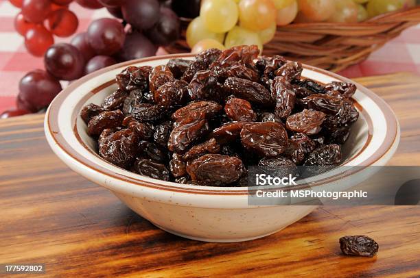 Schüssel Mit Rosinen Stockfoto und mehr Bilder von Essgeschirr - Essgeschirr, Fotografie, Gesunde Ernährung