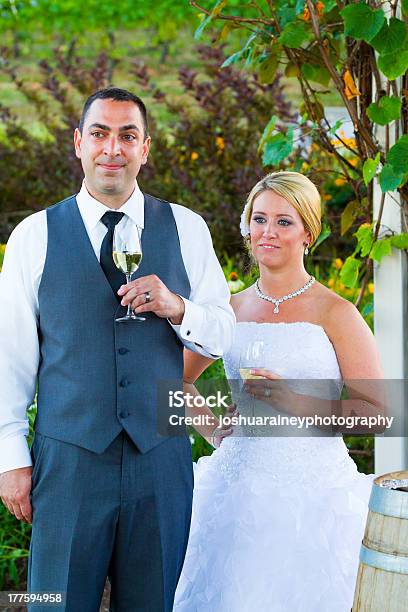 Foto de Festas De Casamento Noiva E Noivo e mais fotos de stock de Alcoolismo - Alcoolismo, Amor, Bebida