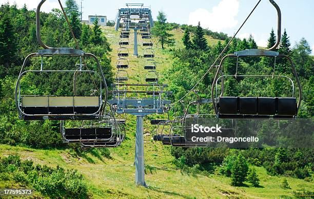 Wyciąg Narciarski W Monte Zoncolan W Lecie - zdjęcia stockowe i więcej obrazów Bez ludzi - Bez ludzi, Chmura, Cumulus