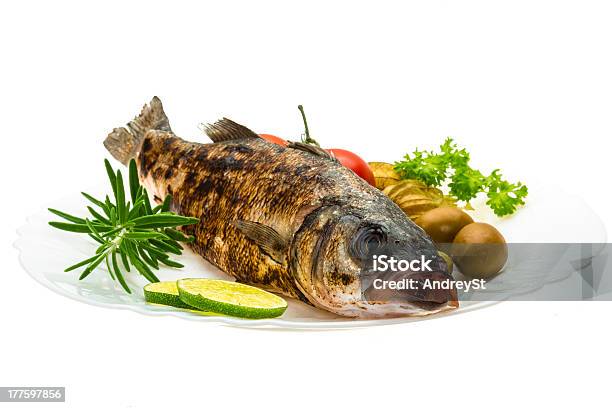 Branzino Arrosto - Fotografie stock e altre immagini di Alla griglia - Alla griglia, Basilico, Branzino