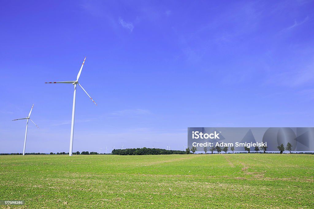 Moc generowania Wiatr Dostarczył energii elektrycznej Budowę - Zbiór zdjęć royalty-free (Bez ludzi)