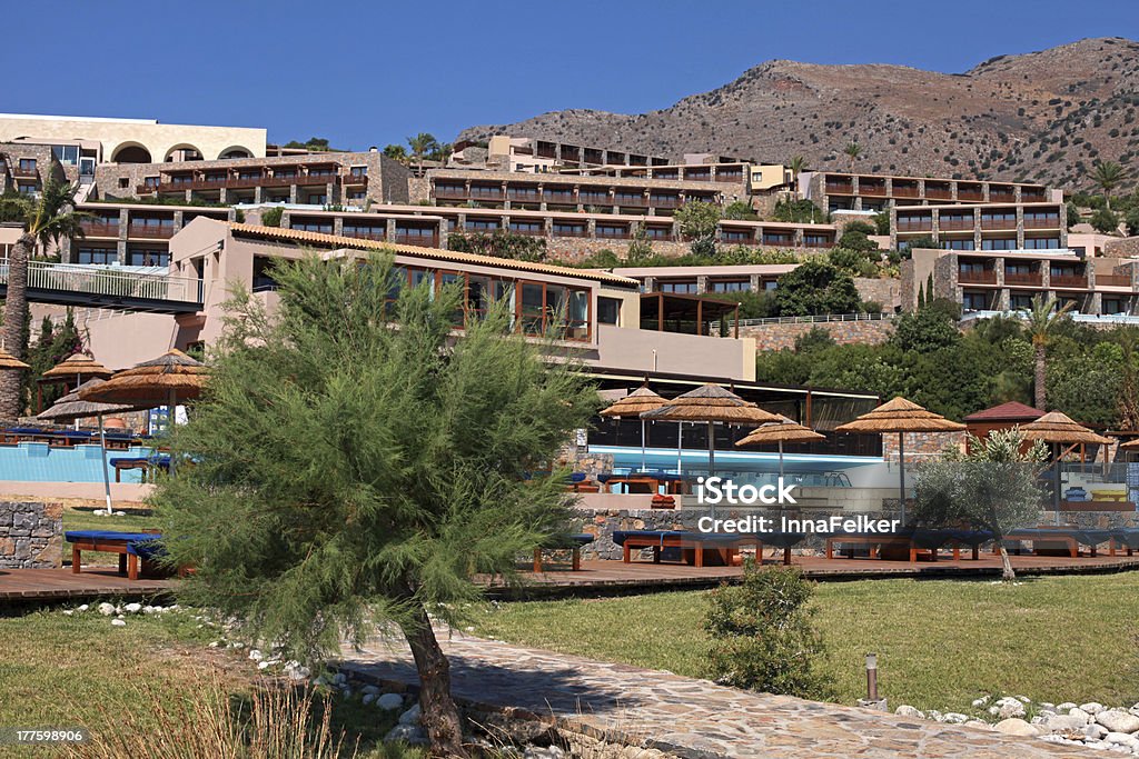 resort de verano moderna villa con piscina (Creta, Grecia). - Foto de stock de Actividades recreativas libre de derechos