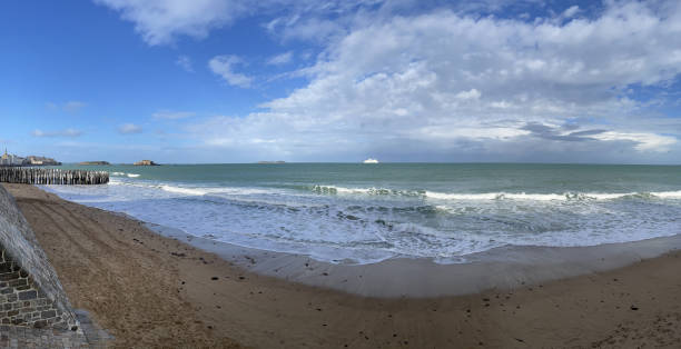 istock Plage du Sillon in Saint-Malo - panorama 1776069801