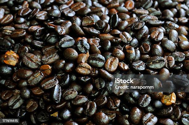 Foto de Grãos De Café e mais fotos de stock de Amontoamento - Amontoamento, Aromaterapia, Assado