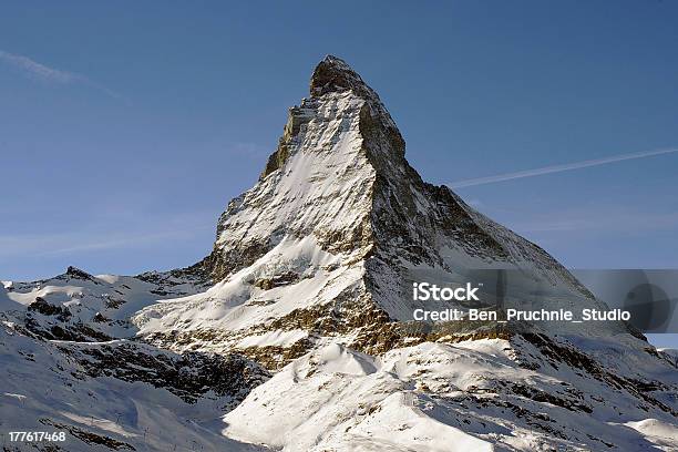 Imagen De Paisaje De La Montaña Matterhorn Suiza Foto de stock y más banco de imágenes de Aire libre - Aire libre, Alpes Peninos, Alpes suizos
