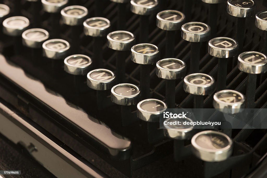 Vieja máquina de escribir - Foto de stock de 1940-1949 libre de derechos