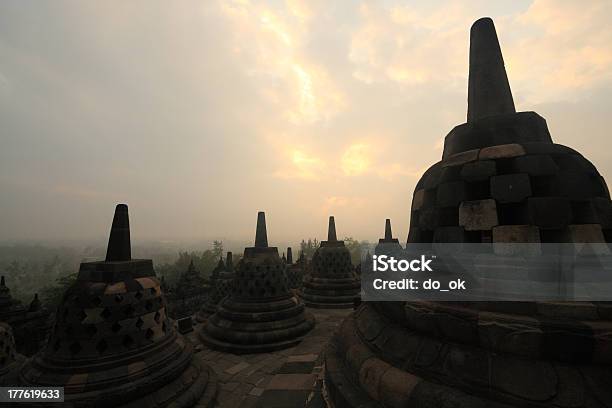 Foto de Borobudur Ao Nascer Do Sol e mais fotos de stock de Paisagem - Cena Não-urbana - Paisagem - Cena Não-urbana, Yogyakarta, Arcaico