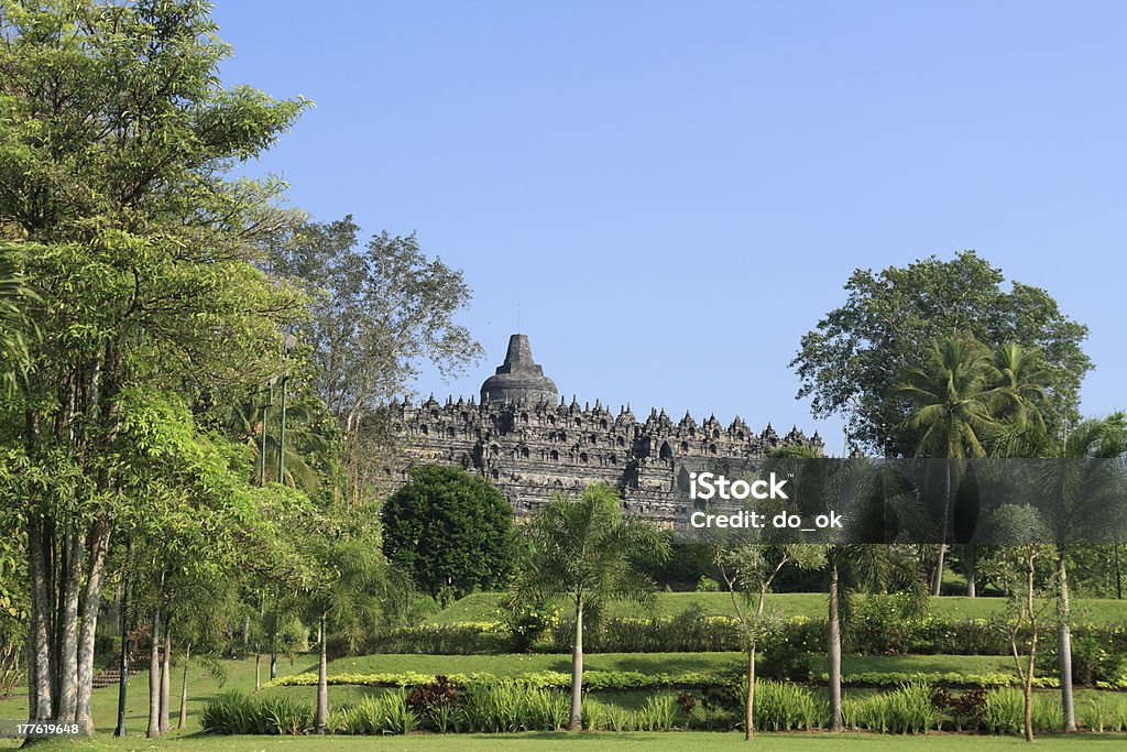 Огромный Borobudur - Стоковые фото Азиатская культура роялти-фри