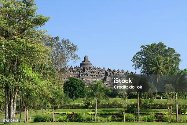 Огромный Borobudur — стоковые фотографии и другие картинки Азиатская культура - Азиатская культура, Азия, Архитектура