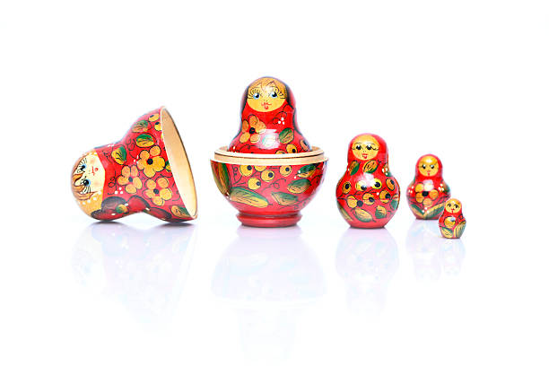 bambole russe di nidificazione - russian nesting doll russian culture doll babushka foto e immagini stock