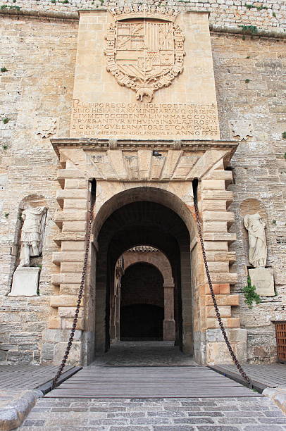 main entrance gate of dalt vila, ibiza - ophaalbrug stockfoto's en -beelden